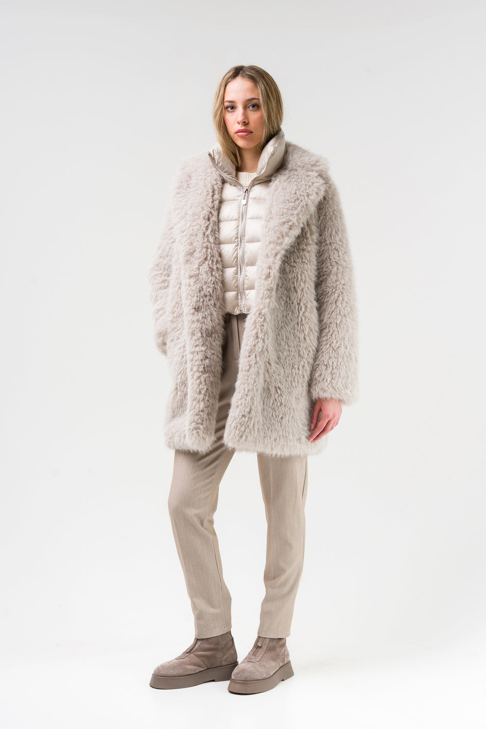 Translation missing: it.cappotto-in-ecopelliccia-con-davantino-cwc692tfur5-02